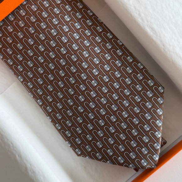 Hermes Silk Tie (brand new, in box) - Picture 4 of 5